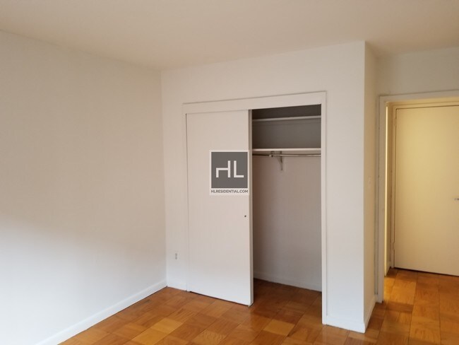Building Photo - Large one Bedroom with Private Balcony UES