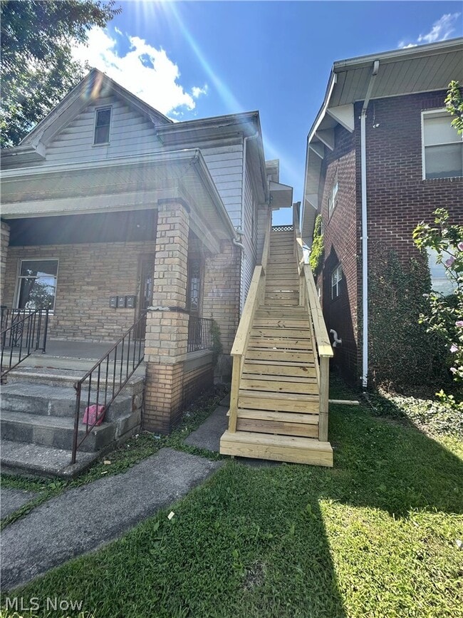 Building Photo - 377 Lawson Ave