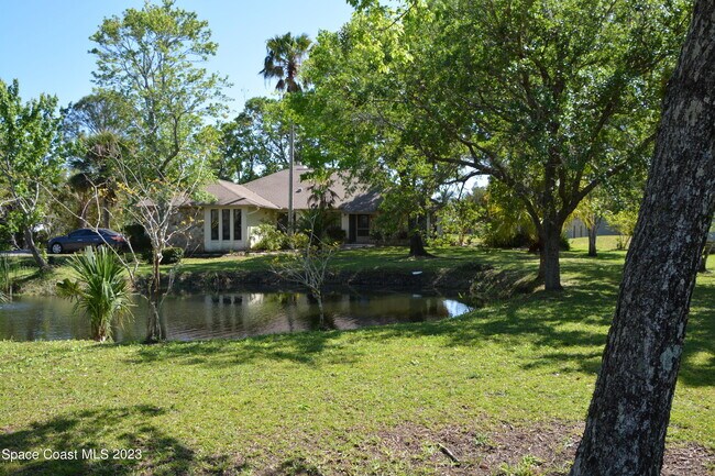 Foto del edificio - 1045 Pine Island Rd