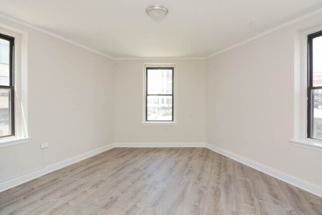 Foto del edificio - 3335 W Diversey Ave