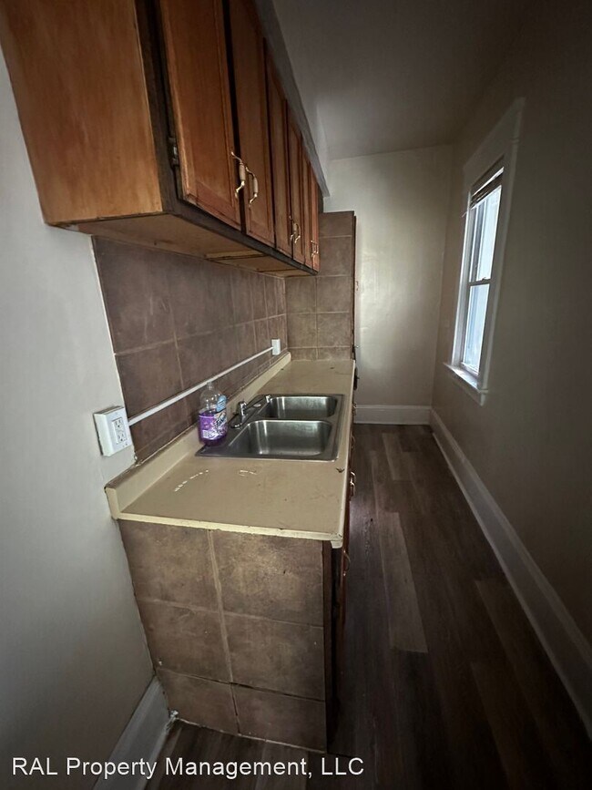 Building Photo - 3 br, 1 bath House - 13210 FERRIS