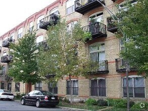 Building Photo - 1740 N Maplewood Ave