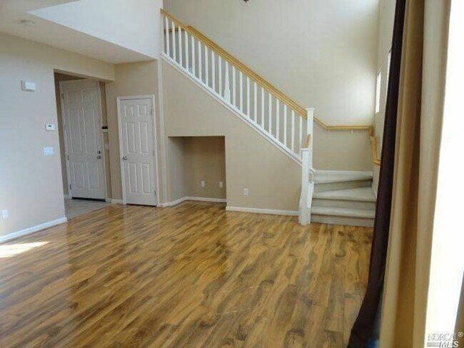 Building Photo - 557 Loch Lomond Way