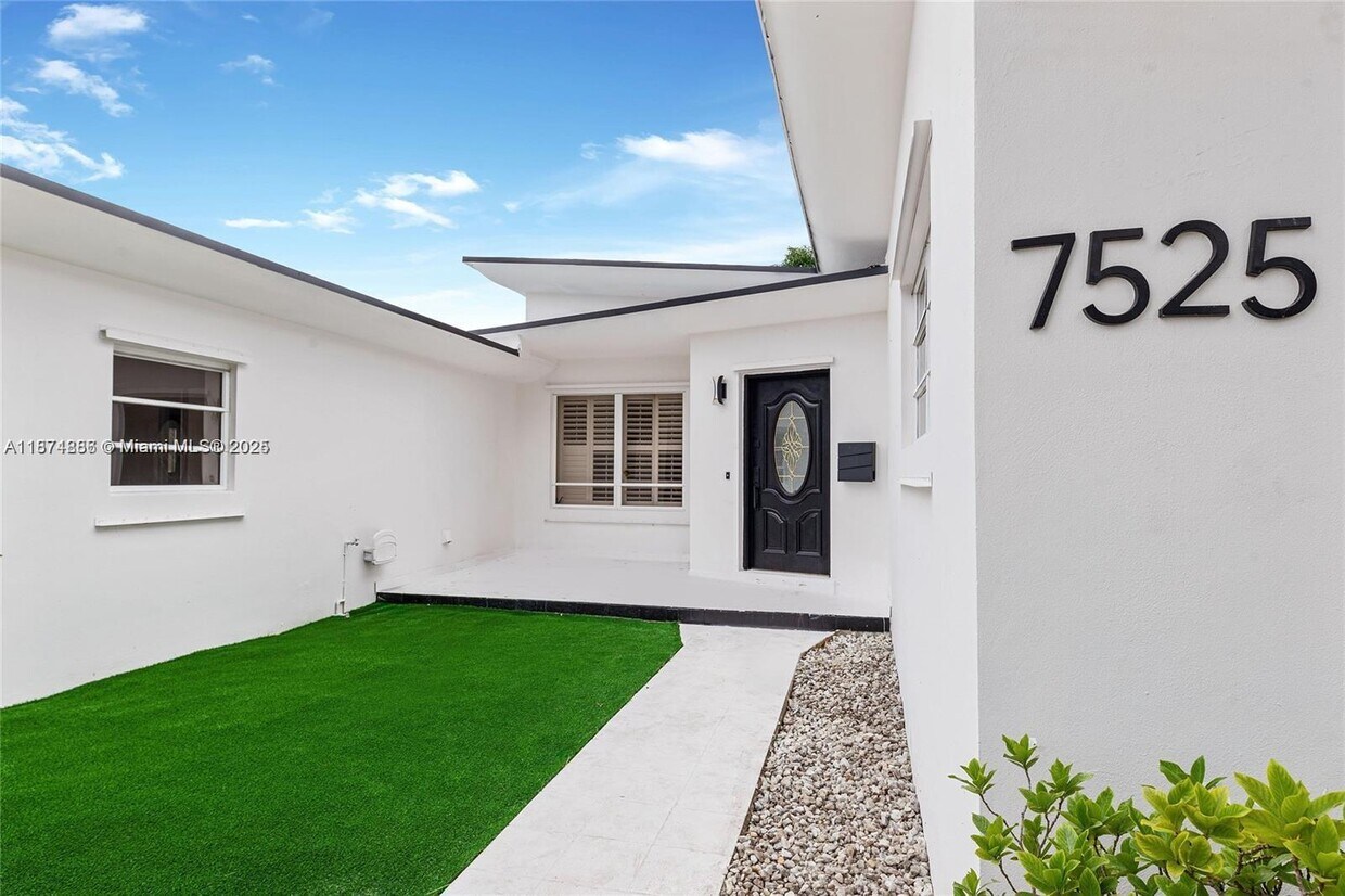 Foto principal - 7525 Adventure Ave