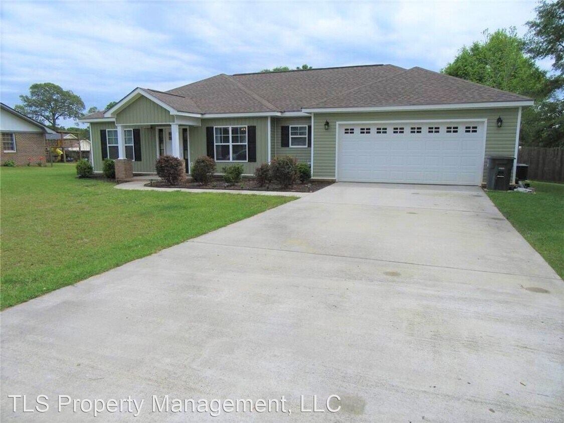 3 br, 2 bath House 606 Grand Pine Avenue House Rental in Enterprise