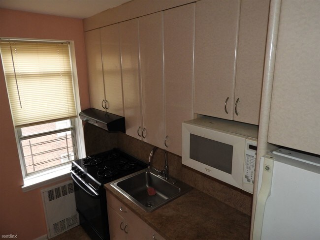 Building Photo - 10807 65th Rd