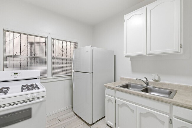 Foto del edificio - 5251 Main St