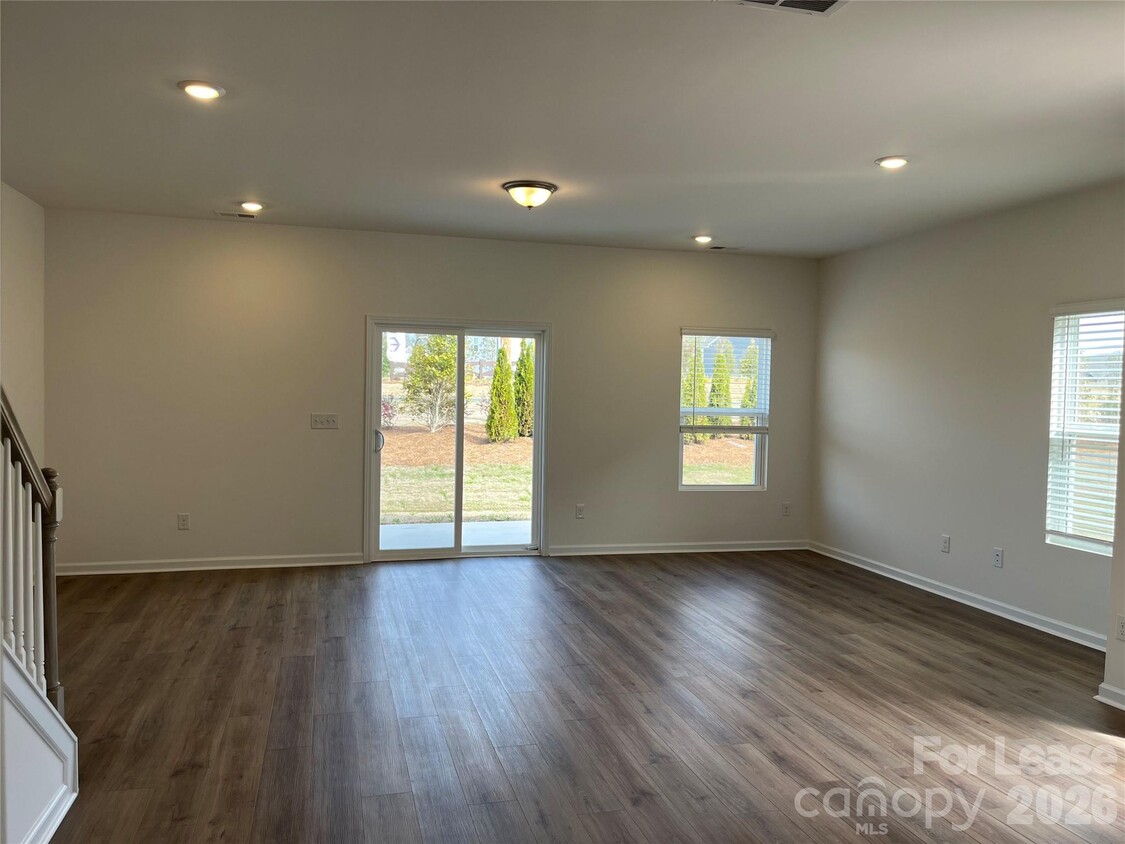 Building Photo - 1014 Overbrook Pl