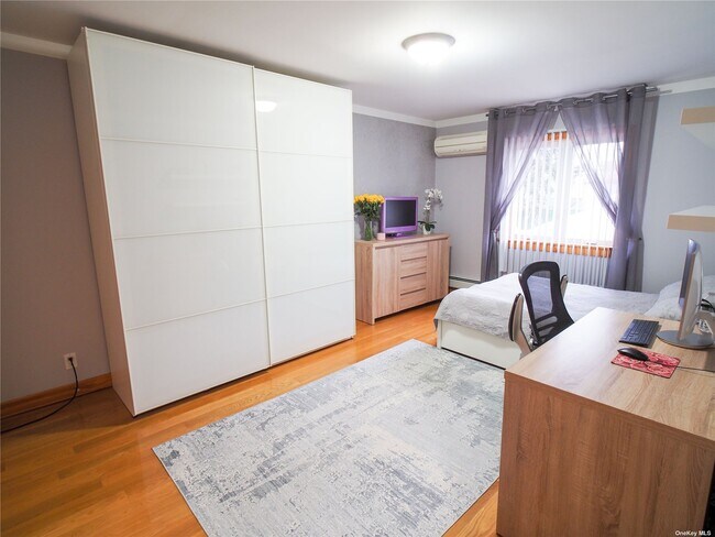 Foto del edificio - 68-14 60th Dr