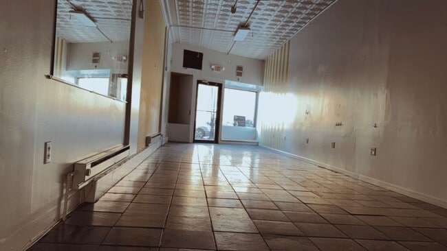 Building Photo - 1241 Main Ave