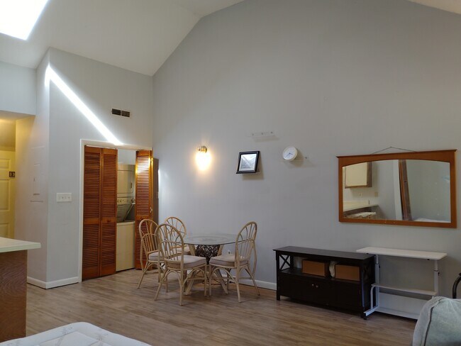 Foto del edificio - 500 Fairway Village Dr