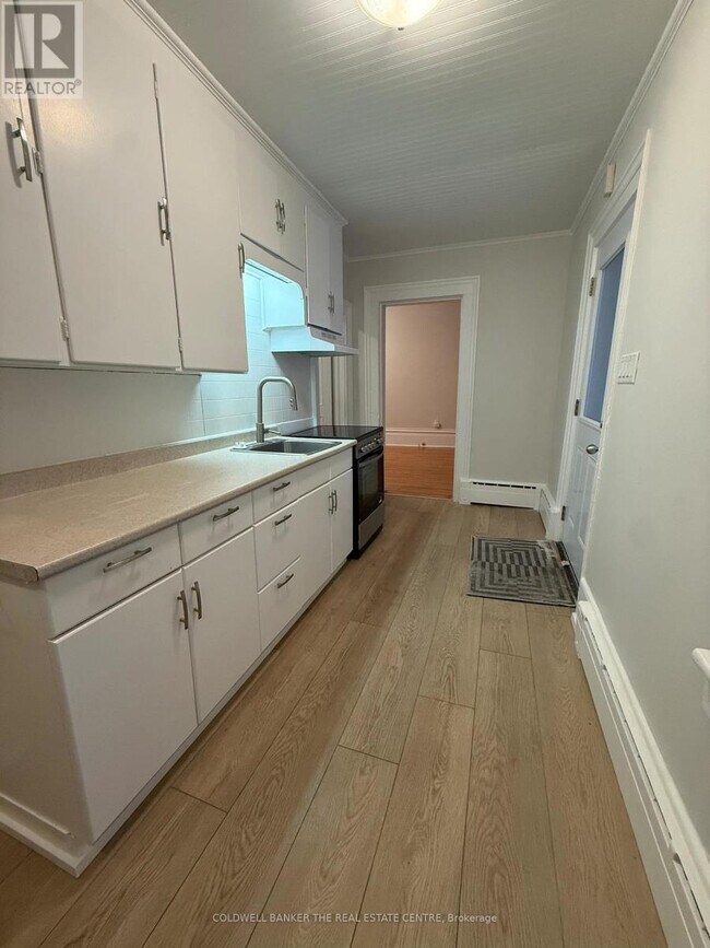 Building Photo - 59 A Wellington St E