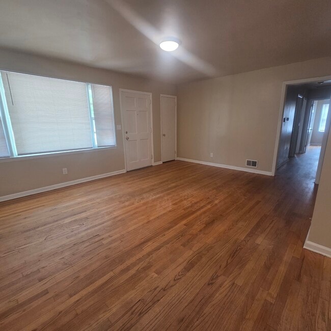 Building Photo - 2916 Walden Dr