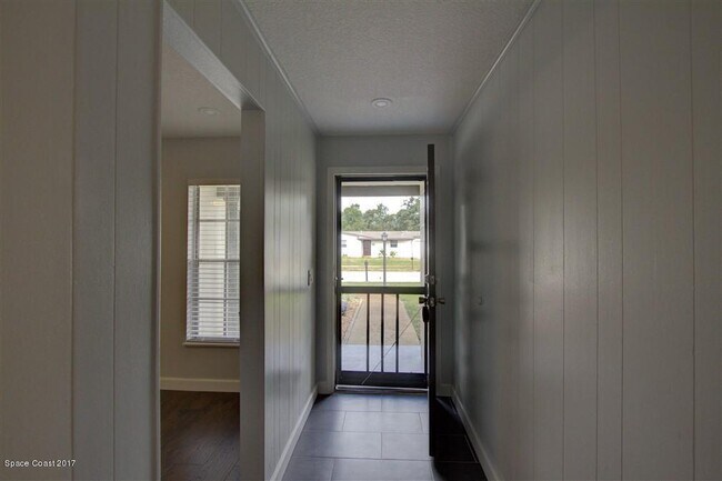Building Photo - 945 Margie Dr