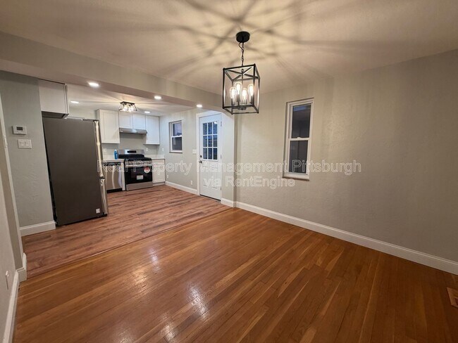 Foto del edificio - 1053 Edward Dr