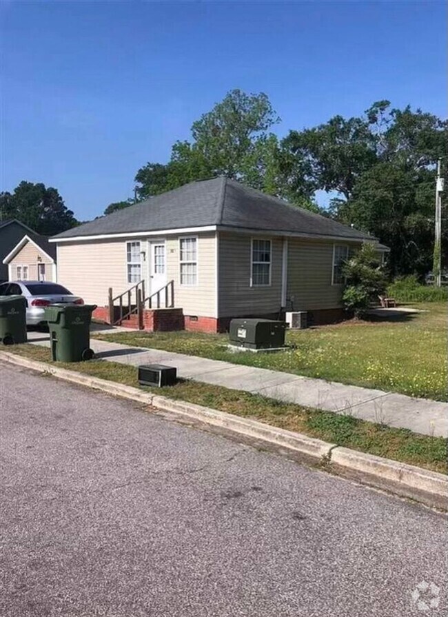 Building Photo - 406 Easy St