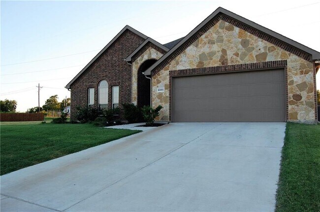 Building Photo - 2201 Liriope Ln
