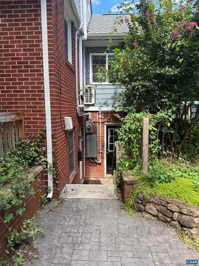 Building Photo - 506 Hanover St