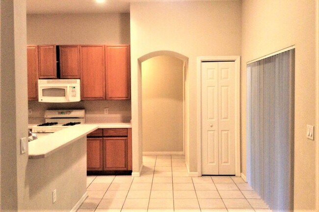 Building Photo - 10142 Whisper Pointe Dr
