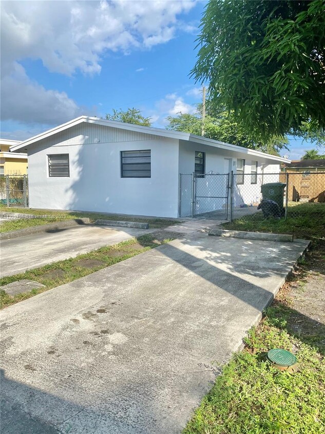 Primary Photo - 908 NW 17th Ave