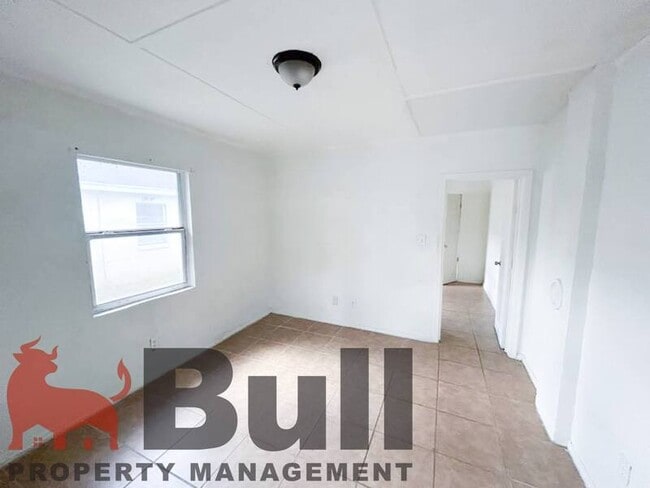 Photo - 905 W Anderson St Apartment