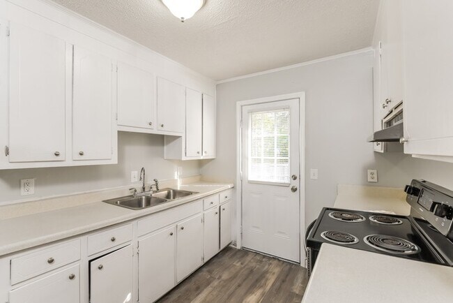 Foto del edificio - 3 Bedroom Brick Home