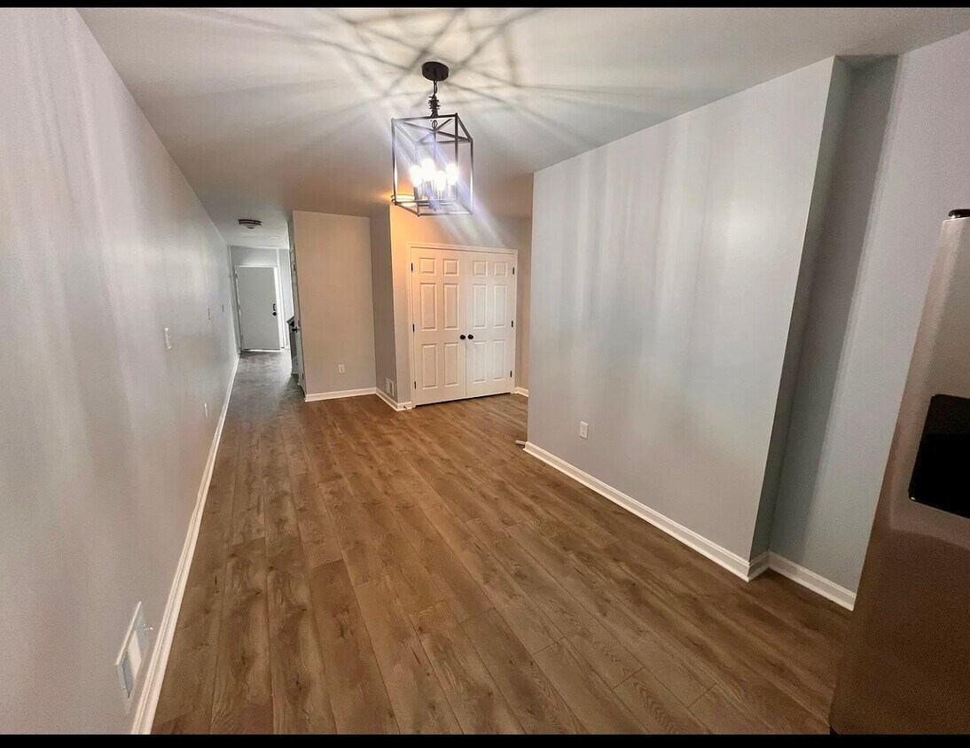 Primary Photo - 520 E North Ave