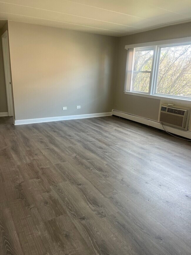 Foto del edificio - 10917 S Lloyd Dr