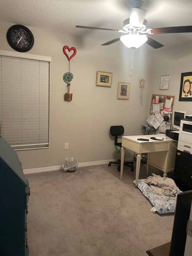 Foto del edificio - 17044 Yellow Pine St