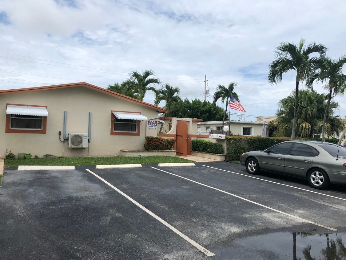 1615 SE 4th St Unit One, Deerfield Beach, FL 33441 1615 SE 4th St