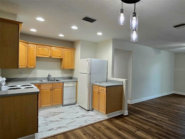 Foto del edificio - 940 N Lake Destiny Rd