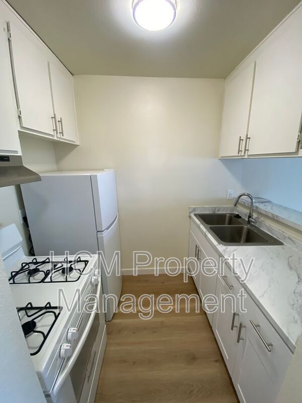 Foto del edificio - 10231 Pinewood Ave