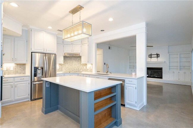 Building Photo - 10646 Floral Park Dr