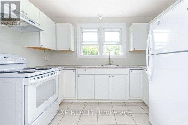 Building Photo - 160 Mountbatten Ave