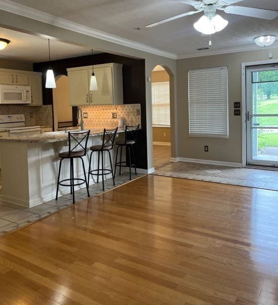 Building Photo - COMING SOON! 3 bdrm/2.5 ba , close to down...