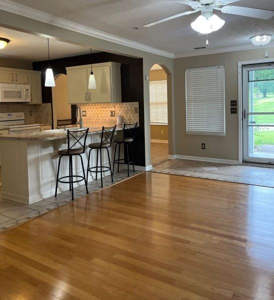 Foto del edificio - COMING SOON! 3 bdrm/2.5 ba , close to down...