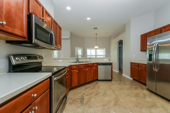 Building Photo - 2273 SW Crocus Ln