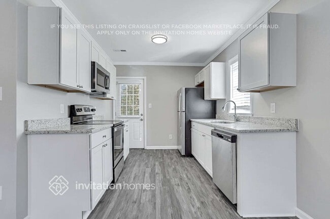 Foto del edificio - 843 Meadow Pl