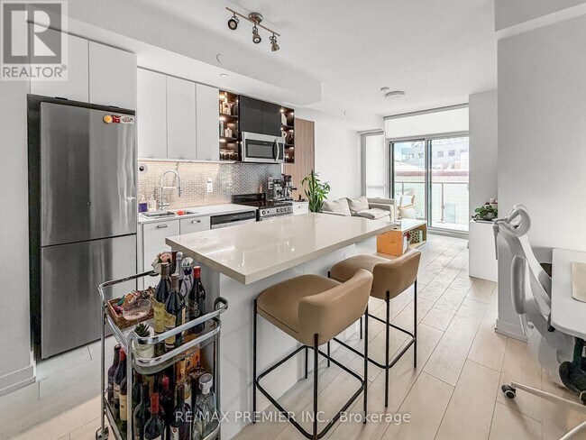 Building Photo - 10 De Boers Dr