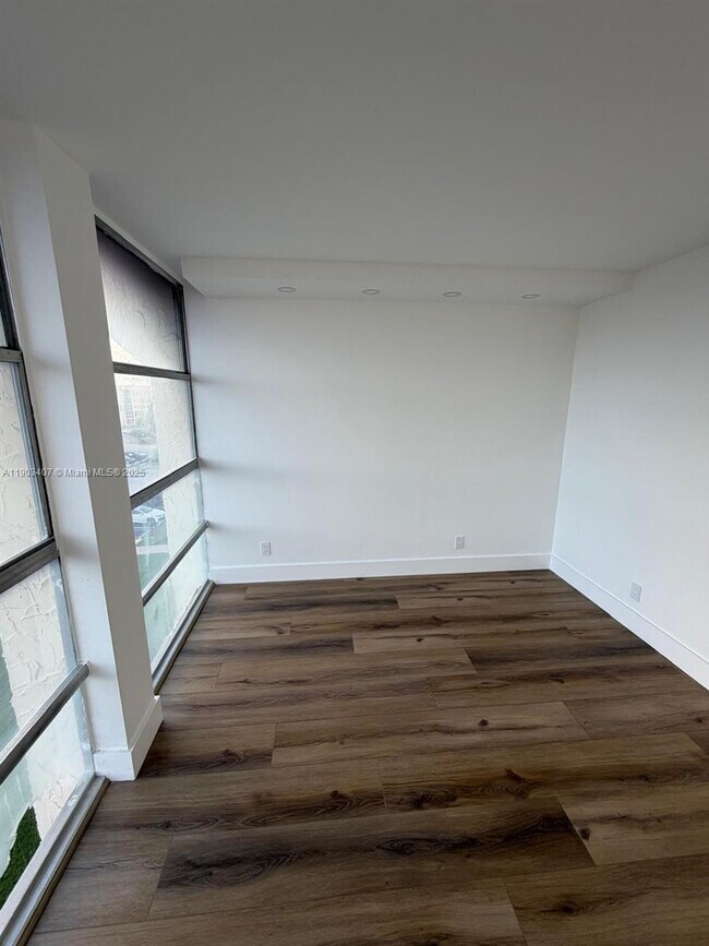 Foto del edificio - 701 Three Islands Boulevard