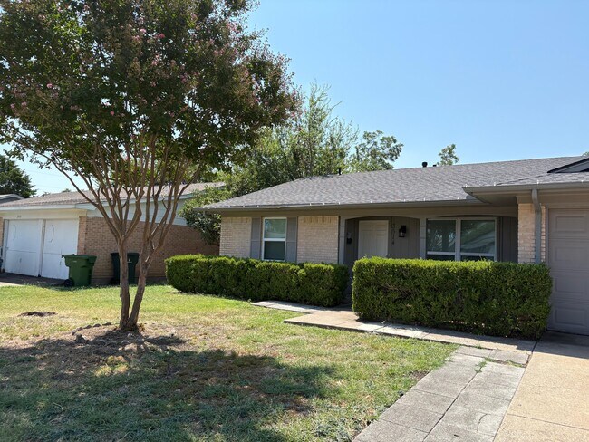 Foto del edificio - 3514 Summit Ln