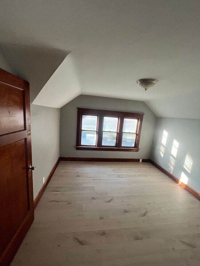 Building Photo - 3347 N 28th St