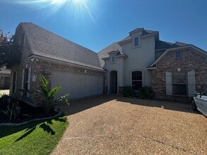 Building Photo - 531 Chinquipin Dr