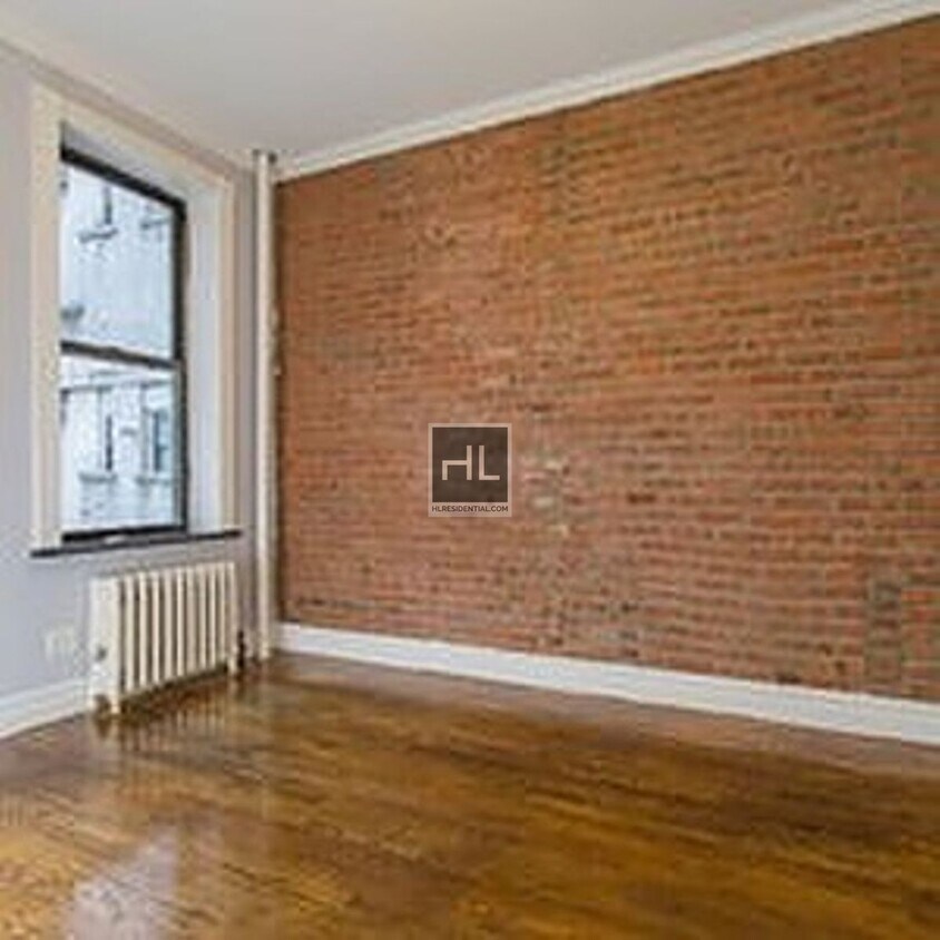 Building Photo - Clinton Street