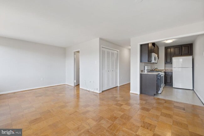 Building Photo - 10201 Grosvenor Pl