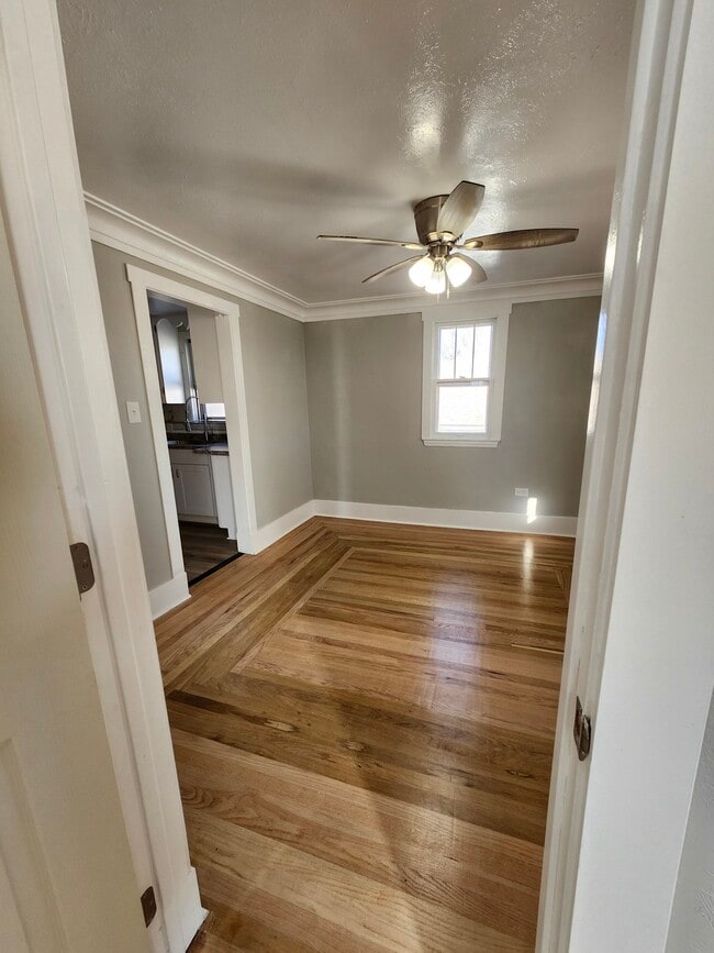 Building Photo - 811 Ridge Ave