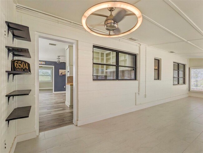 Foto del edificio - 6504 Lincoln Rd