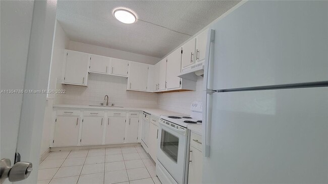 Building Photo - 14840 Naranja Lakes Blvd