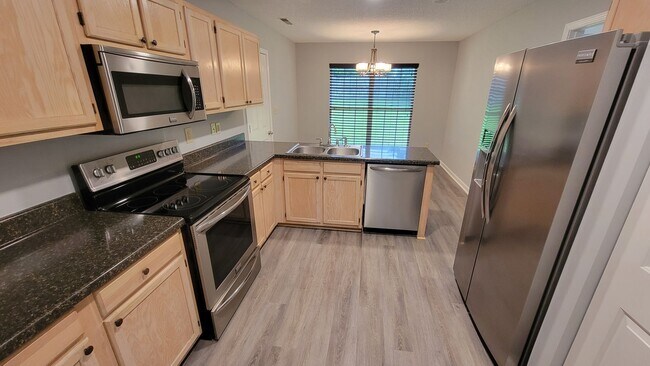 Building Photo - 4 Bed, 2.5 Bath Home Available Now in Riverside Chase