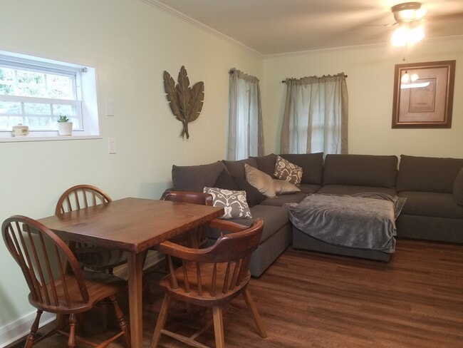 Building Photo - 457 N Flat Rock Rd